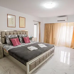 Quiet Marble With Free Parking Spot Old Town Apartment