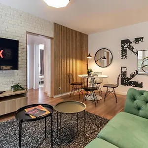 Downtown Retreat: Spacious 2-br By Unirii Square Apartment
