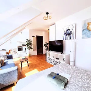 Ee Apartment